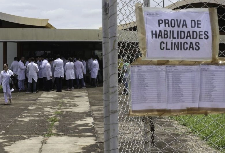 Revalida 2026/2: prazo de envio de diploma médico termina dia 19