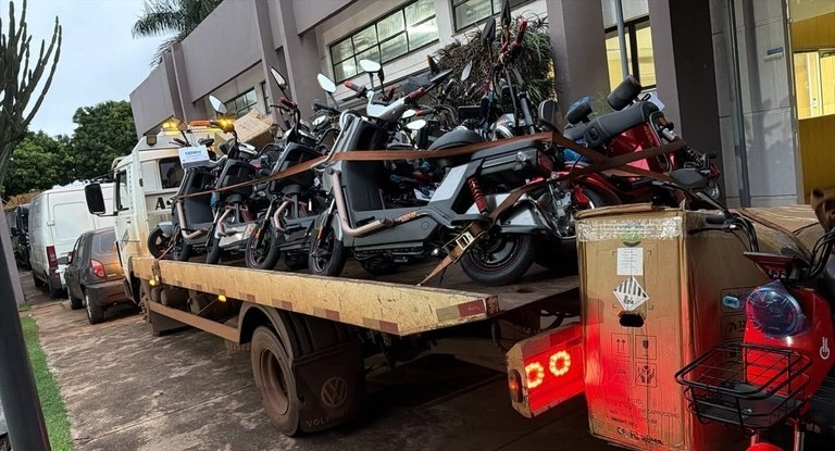 PF prende cinco pessoas por descaminho e apreende 32 motos elétricas em Dourados