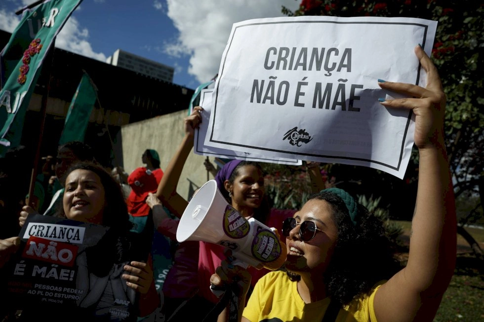 64% apoiam aborto legal para meninas de até 14 anos vítimas de estupro, diz pesquisa
