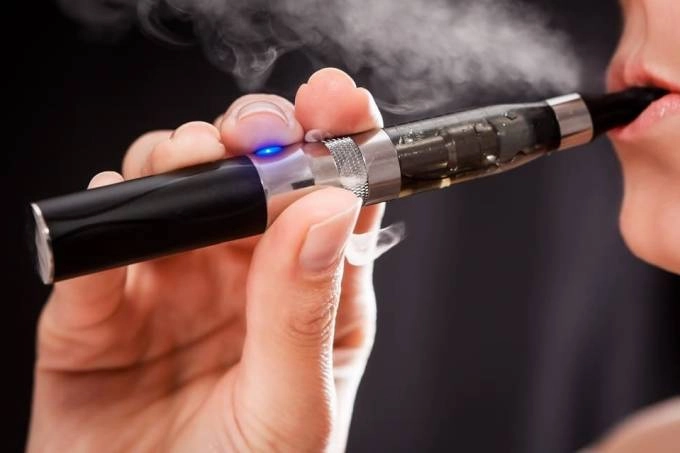 Projeto proíbe fabricação e venda de cigarros eletrônicos no país