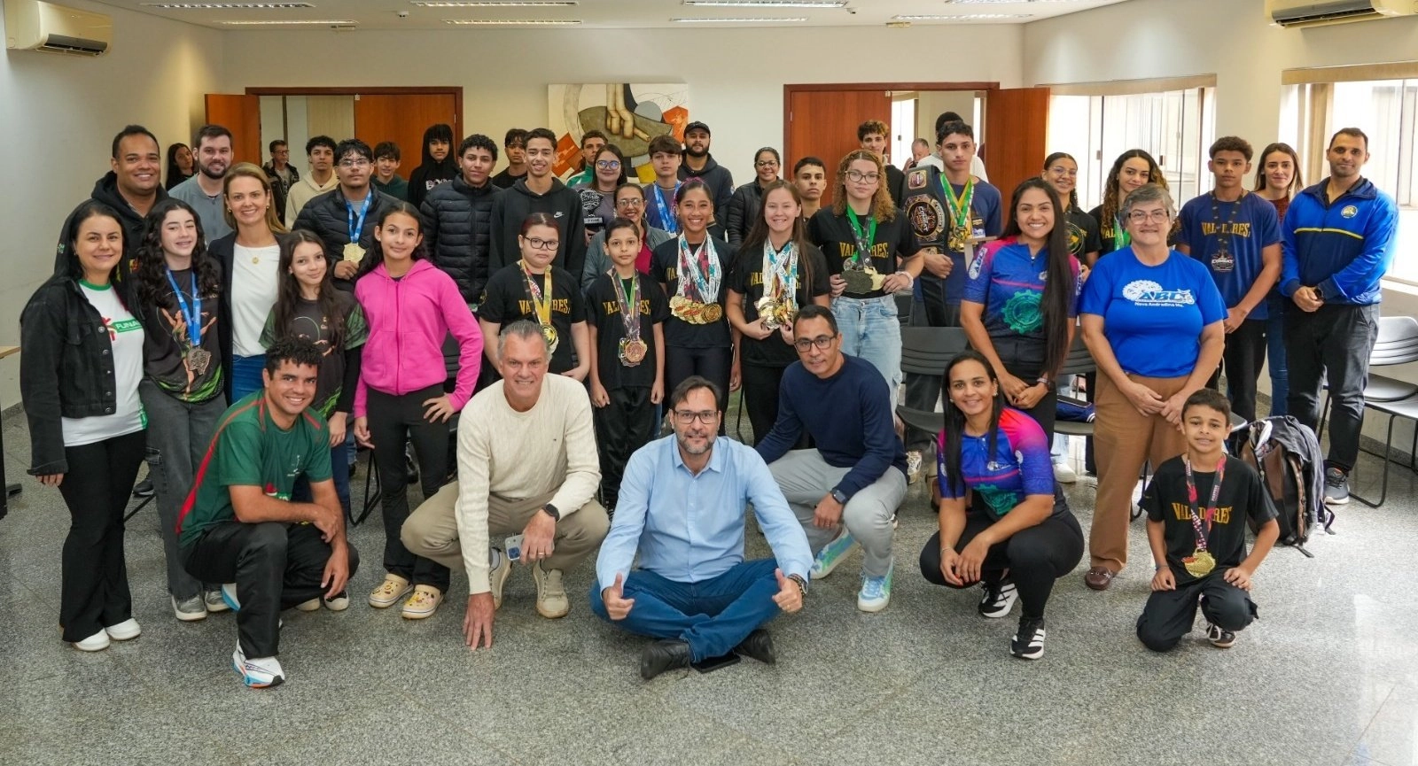Atletas de Nova Andradina são reconhecidos em recepção no Paço Municipal