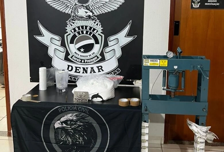 Denar prende cinco suspeitos após apreensão de 15 kg de cocaína e máquina usada no preparo da droga em MS