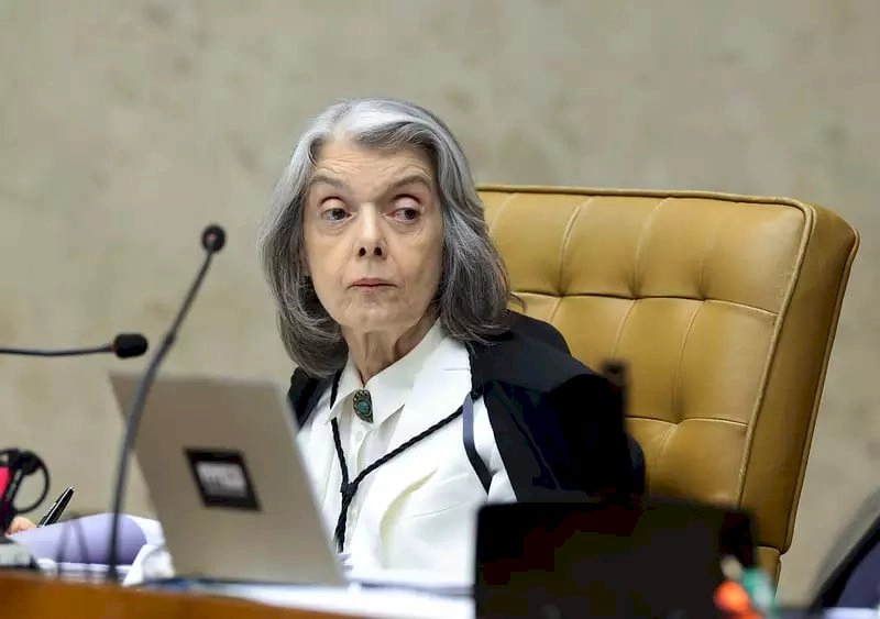 Cármen Lúcia preserva a dignidade em um STF no fundo do poço