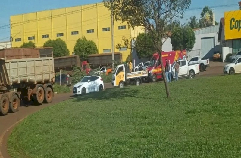 Coletora de 72 anos morre após ser atropelada por carreta em rotatória da BR-267