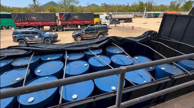 Receita Federal retém 15 toneladas de solvente usado no refino de cocaína