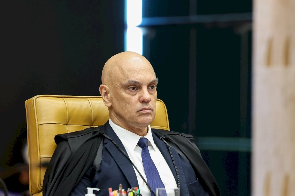 Ex-ministros defendem que STF deve apurar relação de Vorcaro e Moraes, após vídeo de jatinho