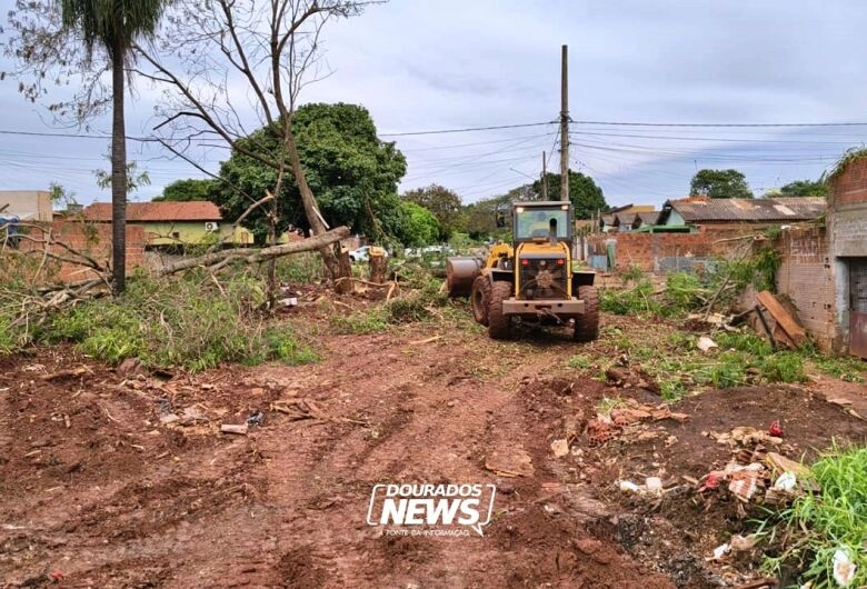 Após cobrança da vizinhança e histórico de crimes, 'favelinha' é desocupada em Dourados