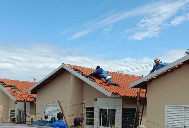 Reparos são realizados em locais afetados por temporal em Caarapó