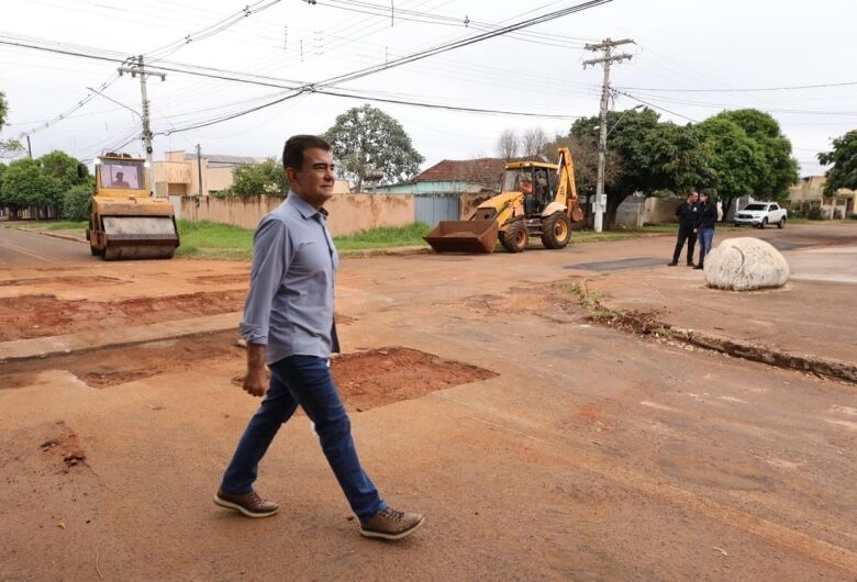 Prefeitura inicia recuperação de ruas no Terra Roxa após chuvas ampliarem buracos