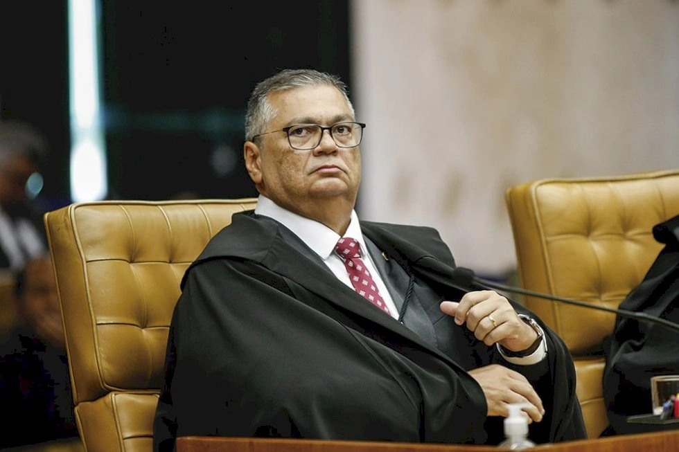 Dino manda PF apurar 'interferência indevida' em processo da CVM sobre o Master