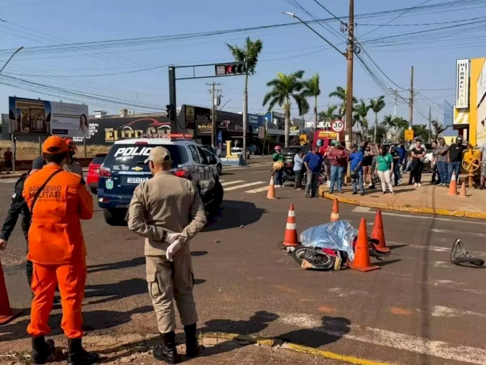 Mulher morre após bicicleta elétrica ser atingida por caminhão em Nova Andradina
