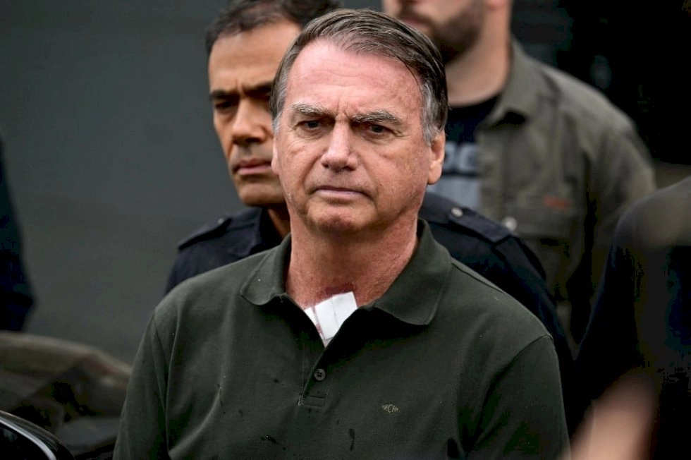 Bolsonaro desiste de pedir suspensão da pena ao STF
