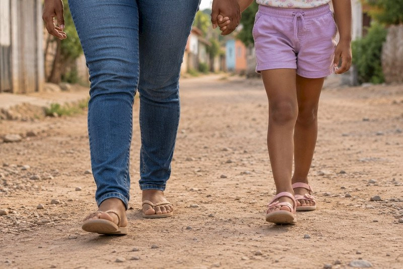 Mãe é presa após agredir mulher que entregou sua filha ao Conselho Tutelar