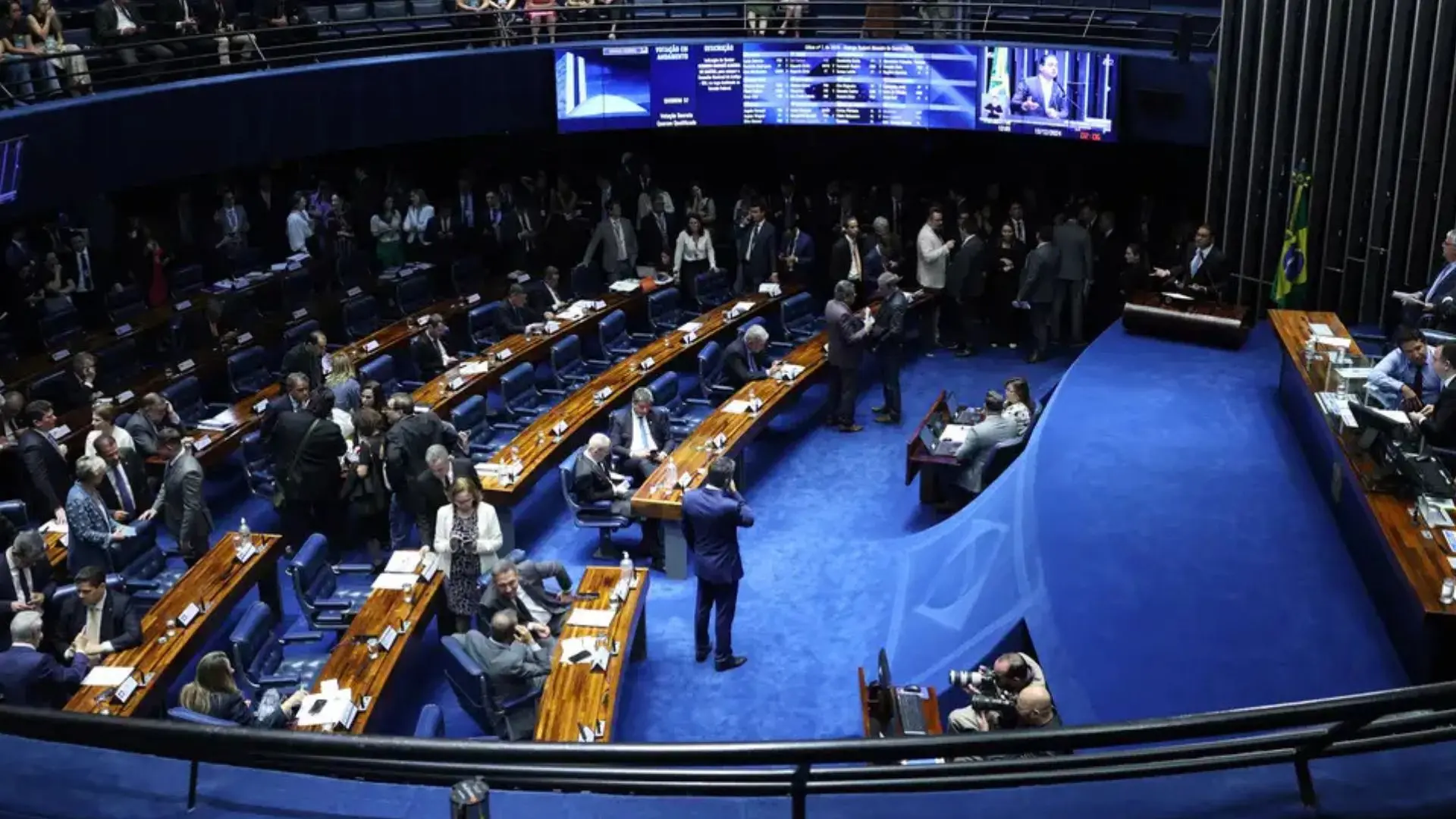 Senado inicia primeira sessão plenária que debate sobre o fim da escala 6×1