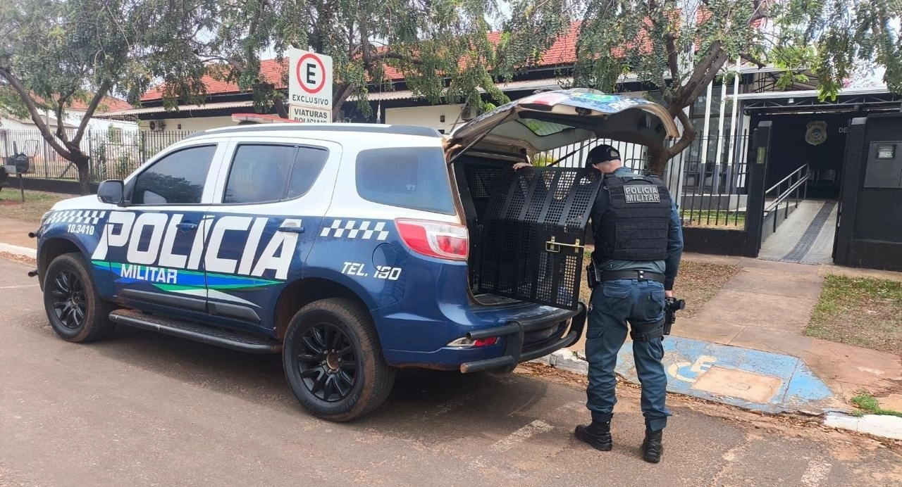 Homem é detido pela Polícia Militar acusado de praticar ato obsceno em praça de Ivinhema