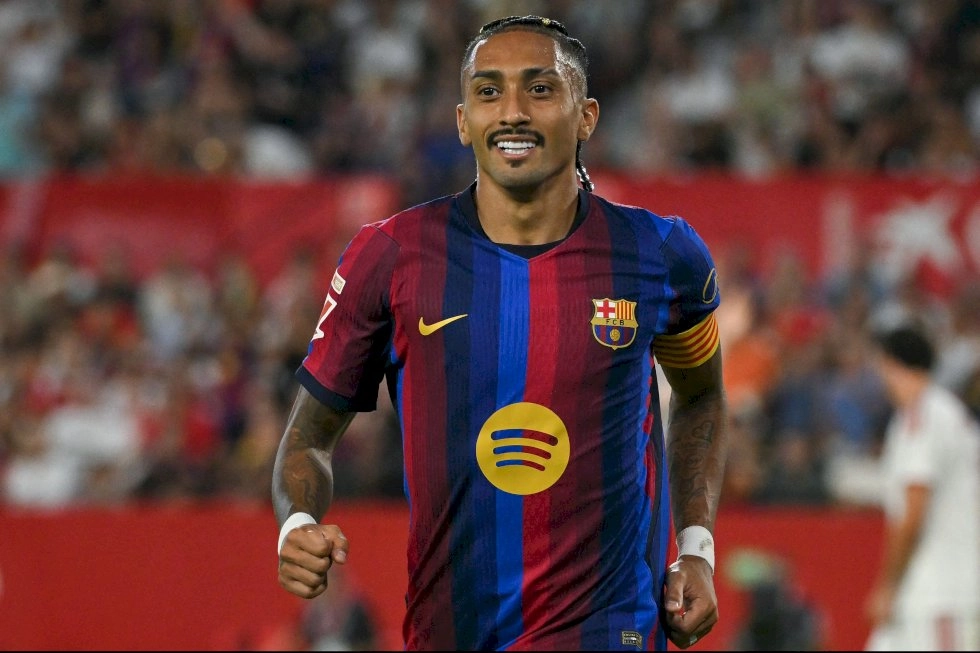 Raphinha assina renovação de contrato com o Barcelona até 2030