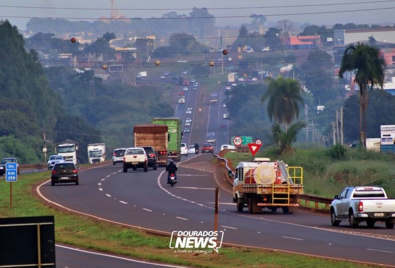 Quase 300 mil veículos devem passar pela BR-163 durante o feriadão