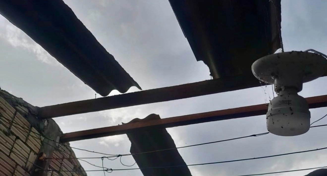 Vendaval destelha cerca de 40 casas e assusta moradores de Vila Amandina