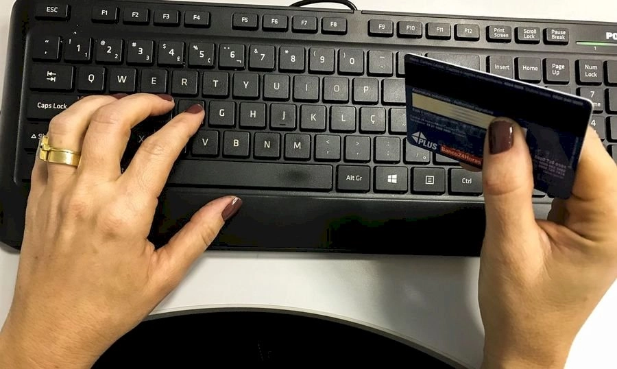 Comprou pela internet e se arrependeu? Consumidor pode ter dinheiro de volta em até sete dias
