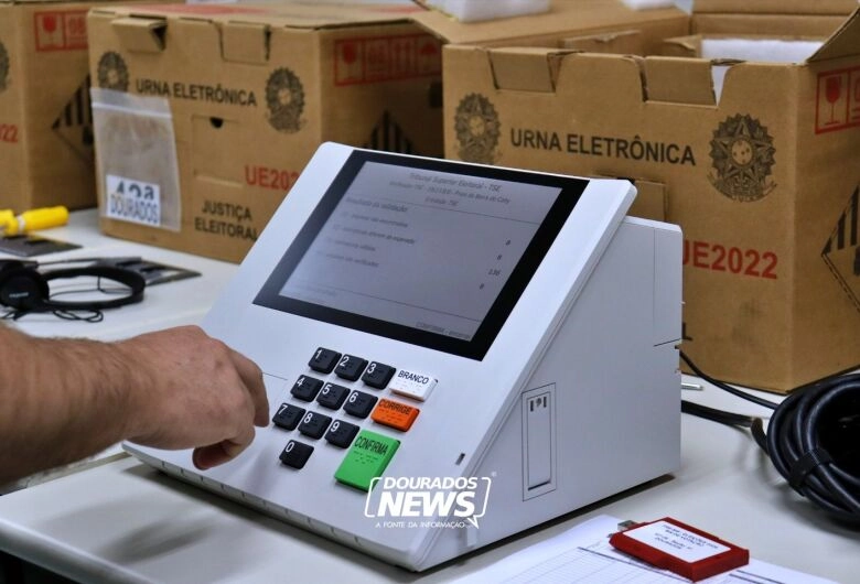 TRE-MS inicia processo carga e lacração de urnas eletrônicas para o 2º turno