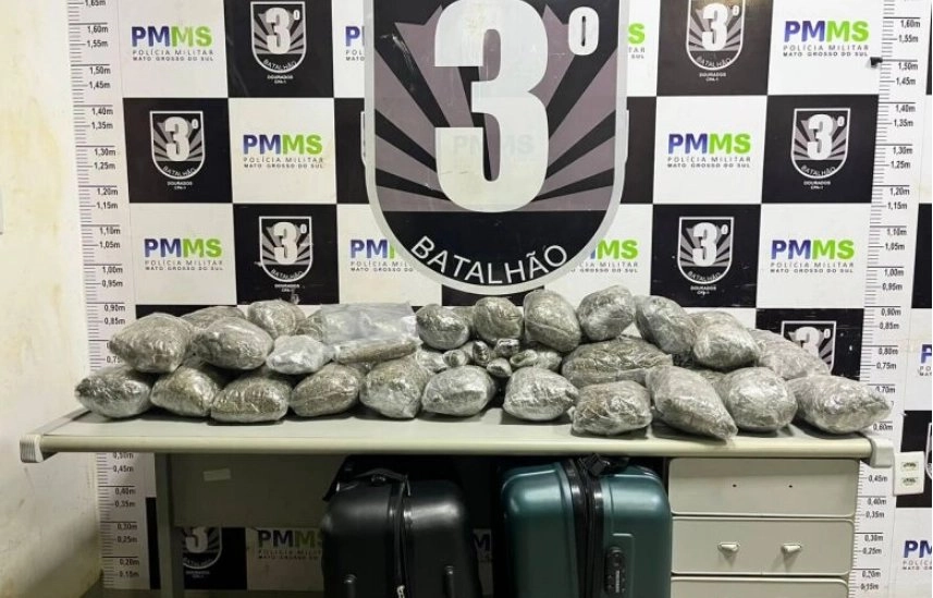 Dois jovens são presos com mais de 62 kg de maconha e skunk em Dourados