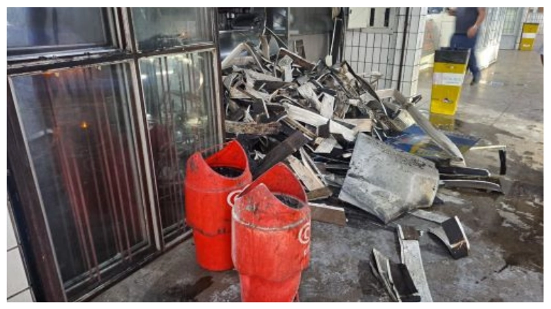 Incêndio atinge comércio no terminal rodoviário de Lafaiete