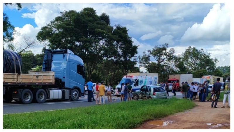 Acidente na BR-040 em Carandaí deixa quatro feridos e interdita pista