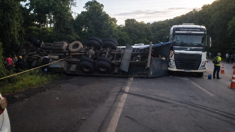 Colisão entre três veículos deixa um morto na BR-040, em Congonhas