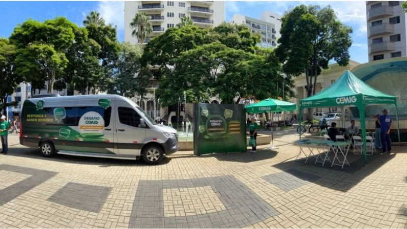 Cemig leva serviços presenciais à população em ação na Praça em Carandaí