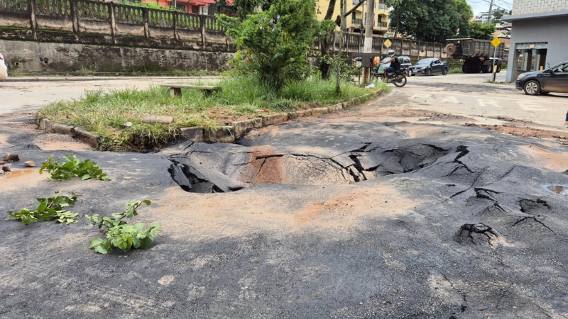 Prefeitura de Lafaiete esclarece rompimento de galeria na Rua Marechal Floriano