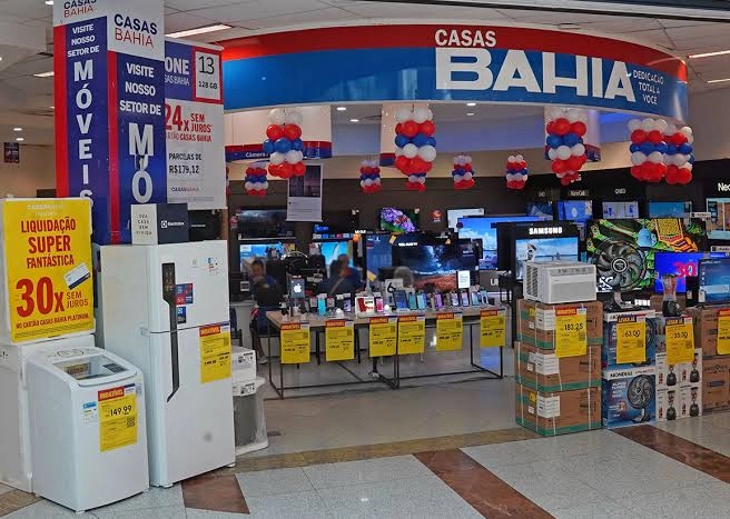 Justiça suspende demissões da Casas Bahia e restringe novos cortes