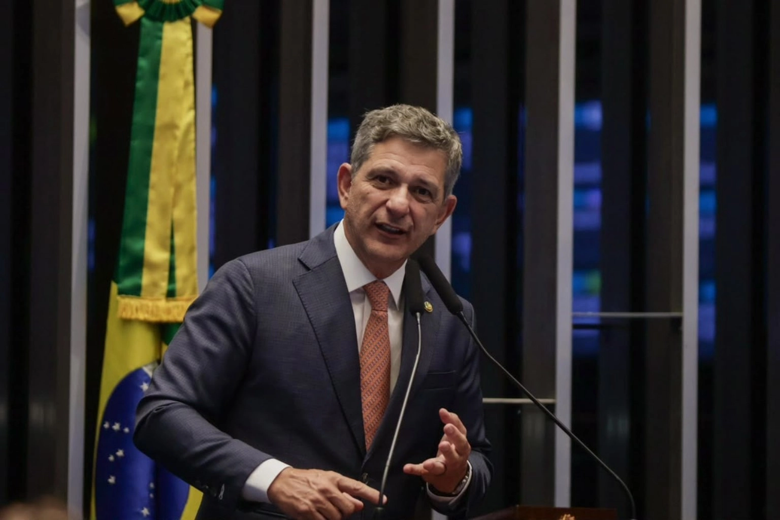 Rogério Carvalho retorna ao Senado e defende fim da escala 6x1