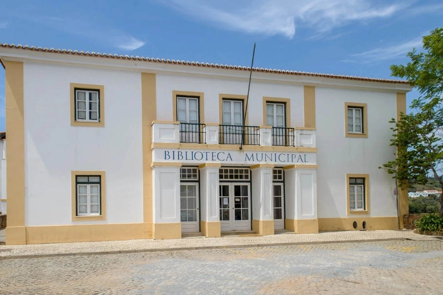 Biblioteca Municipal José Saramago reabre portas com programa cultural