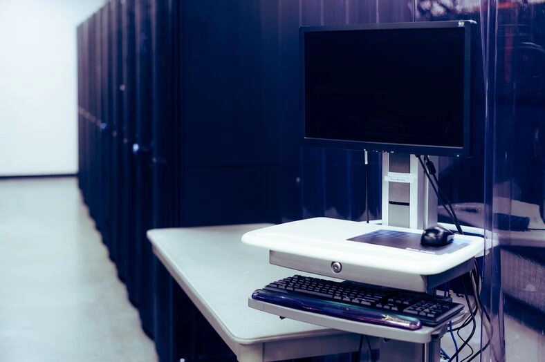 Escola Tecnológica do Litoral Alentejano instala simulador de data center