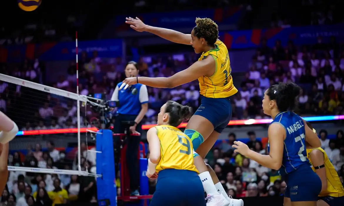 Brasil busca vaga na semifinal da VNL contra o Japão
