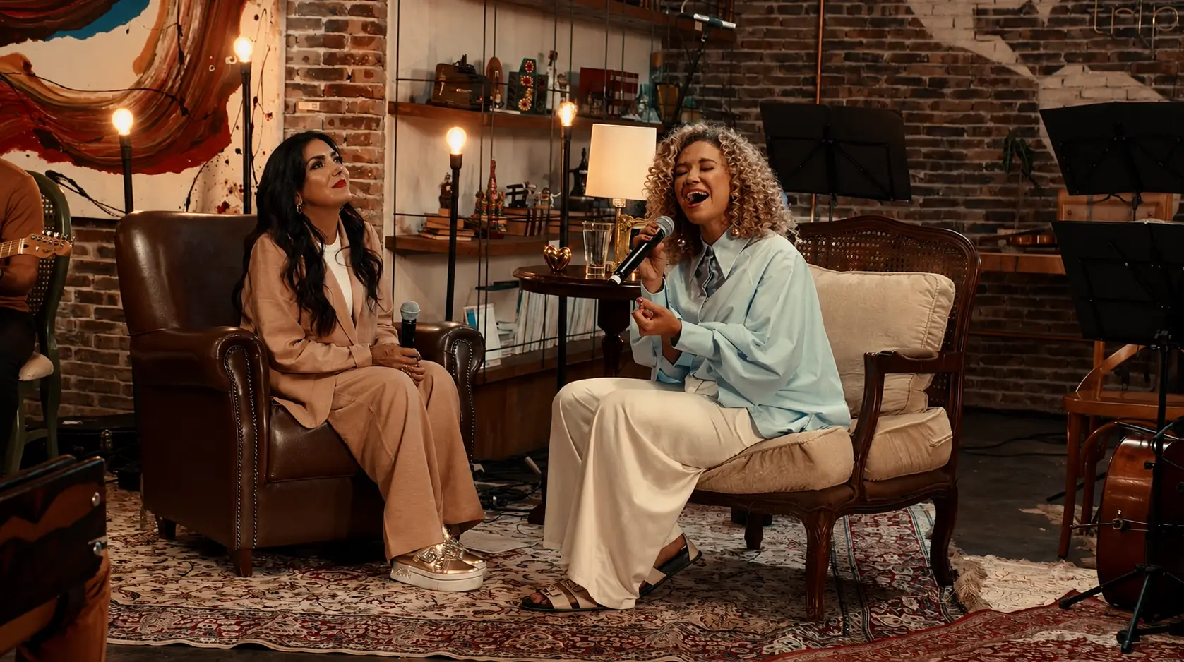 Dueto de gerações: Arianne e Eyshila unem vozes em novo registro de “Tira-me do Vale”