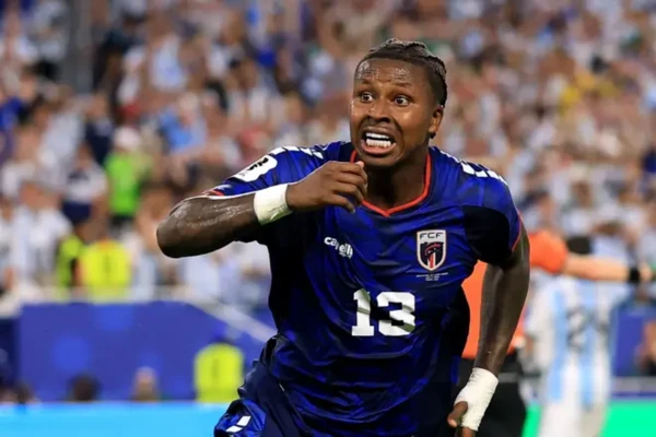 Fifa consagra Sidny Cabral: defensor de Cabo Verde fatura prêmio de gol mais bonito do Mundial de 2026