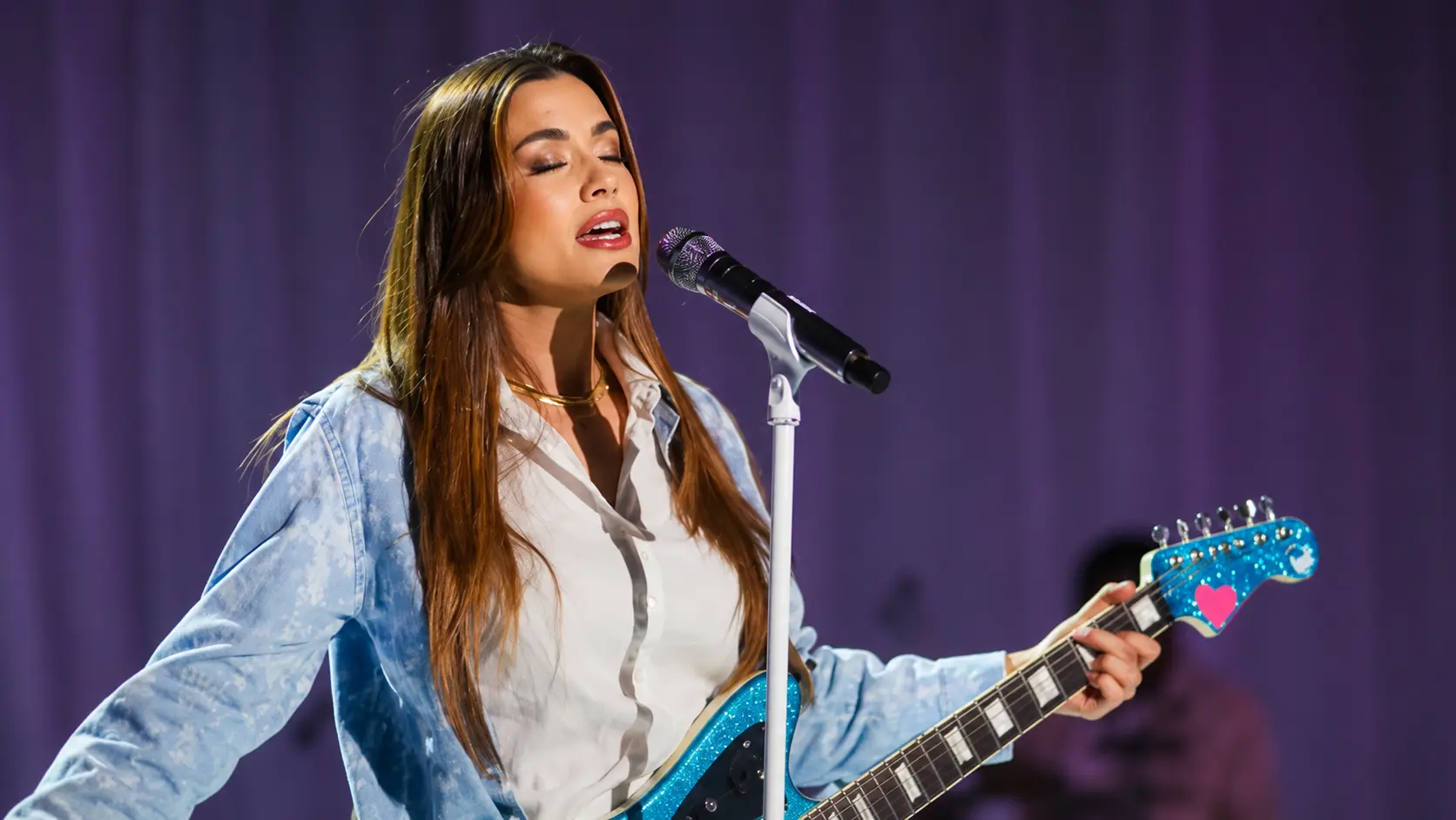 Isadora Pompeo lança "Ovelha em Treinamento" e anuncia novo álbum autoral