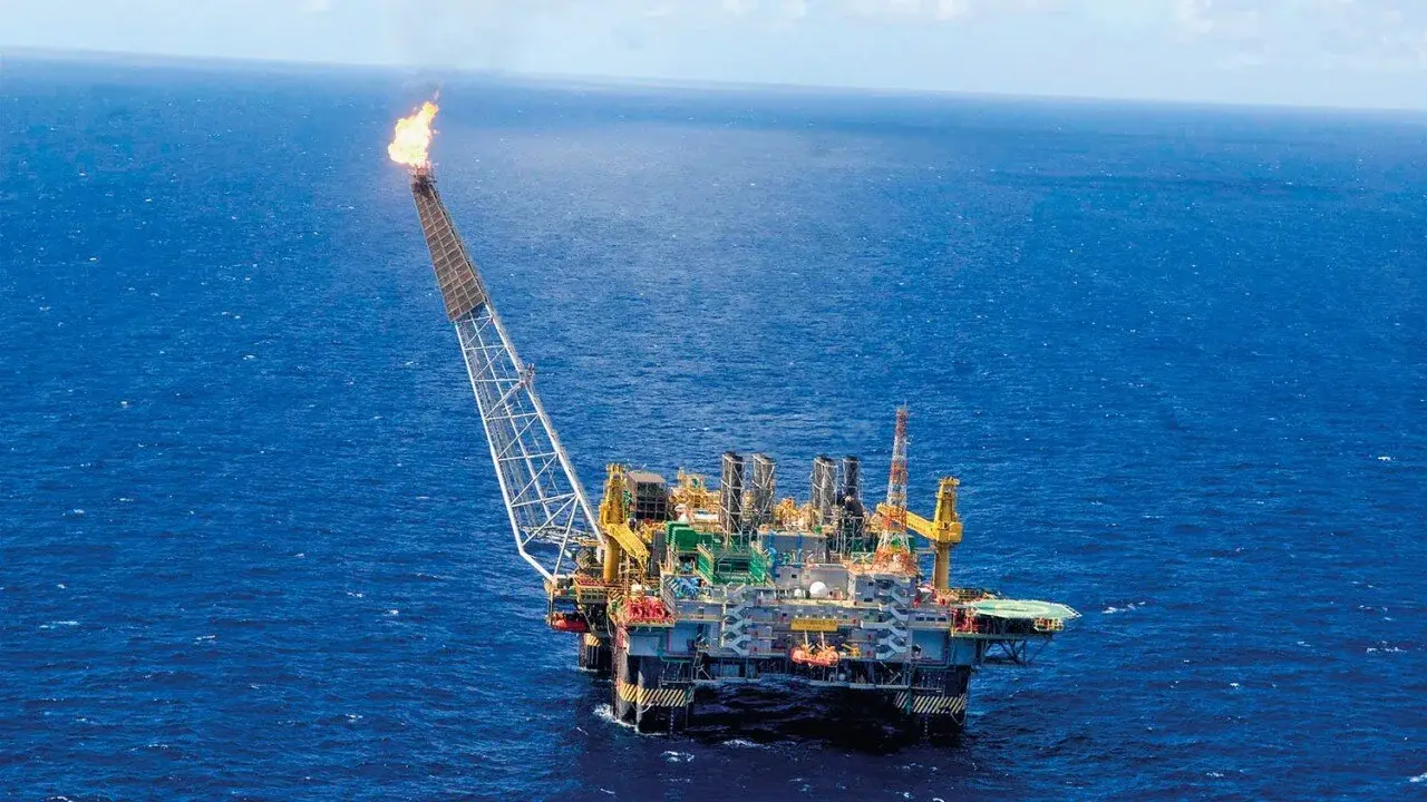 Curva de juros abre em baixa com petróleo em queda e yields externos em declínio
