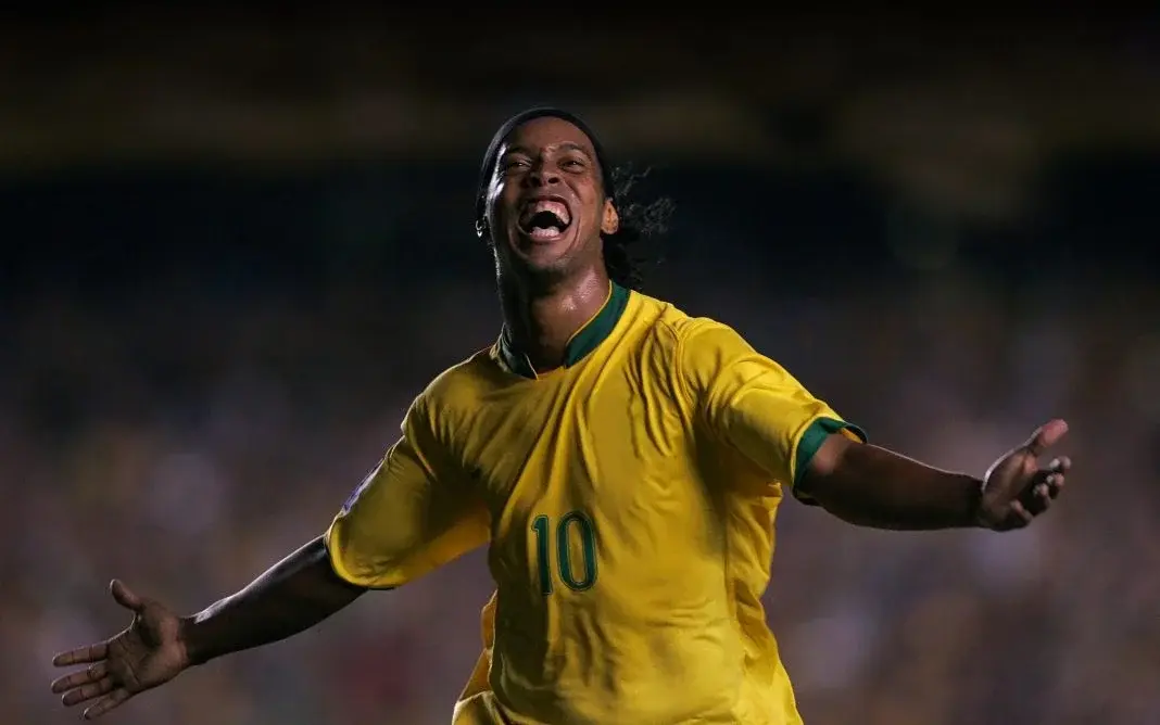 Ronaldinho Gaúcho chega à Itália para virar sócio e atuar pelo Ravenna