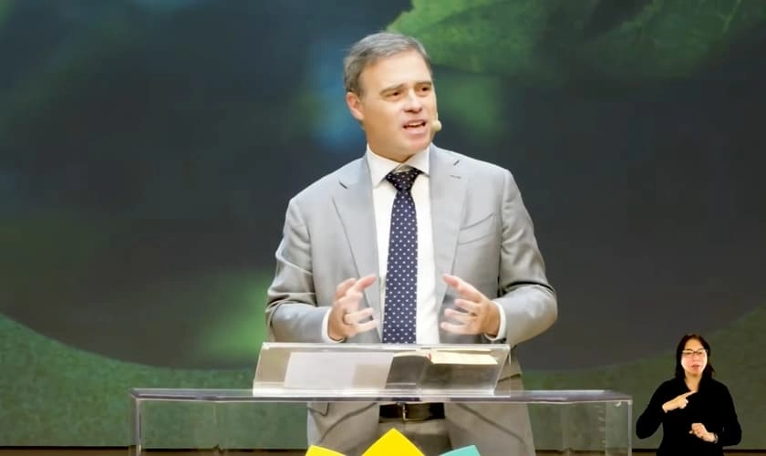 Ministro do STF prega que geração atual tem a missão de preparar a Igreja para o próximo século
