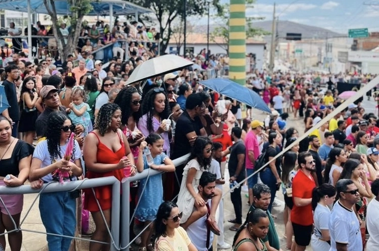 Civismo e tradição: Brumado celebra 7 de Setembro com desfile histórico