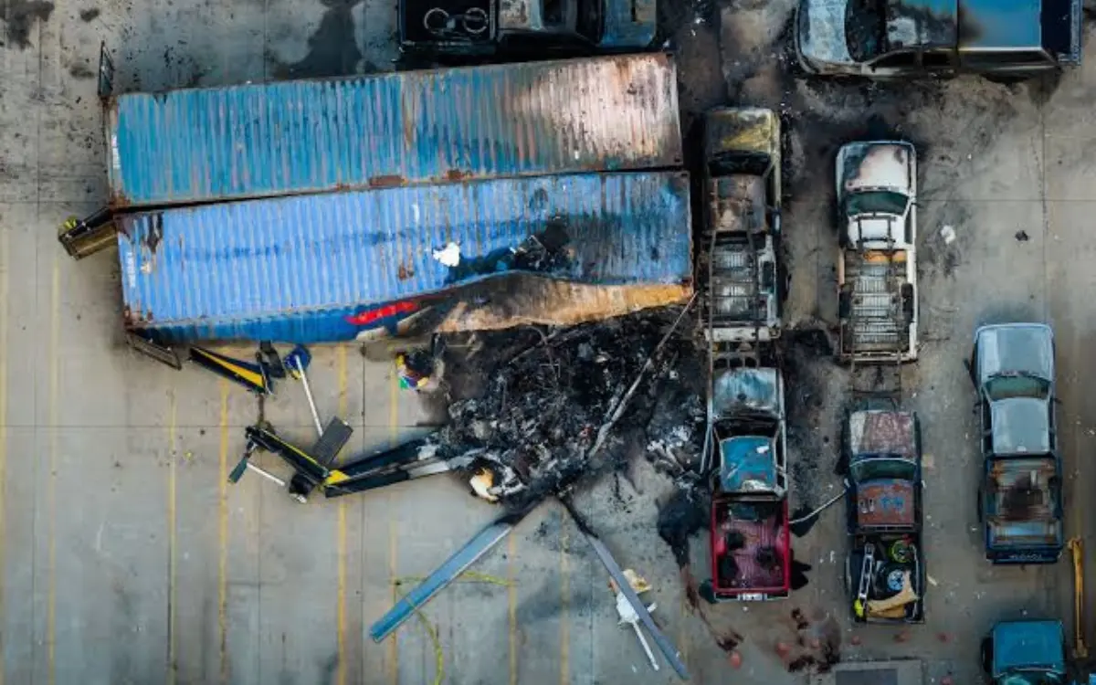 Helicóptero de reportagem cai em Los Angeles e deixa três mortos