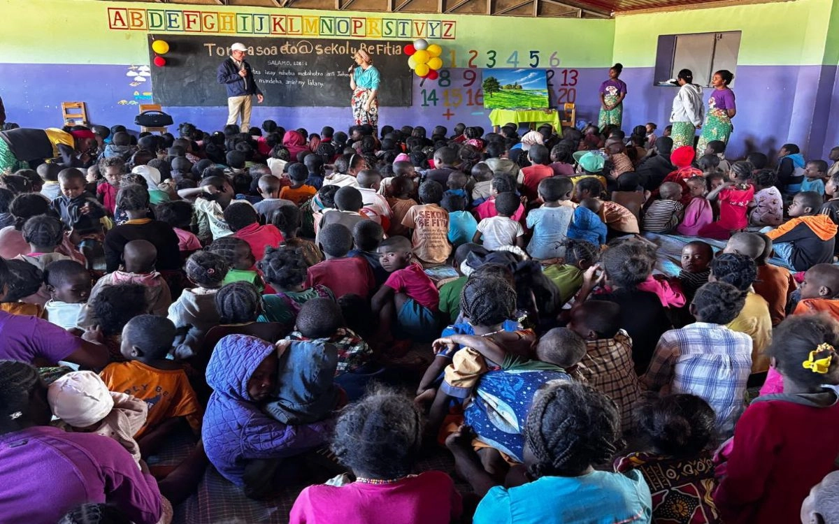 Missionário retorna a Madagascar e apresenta avanços de projetos e parcerias