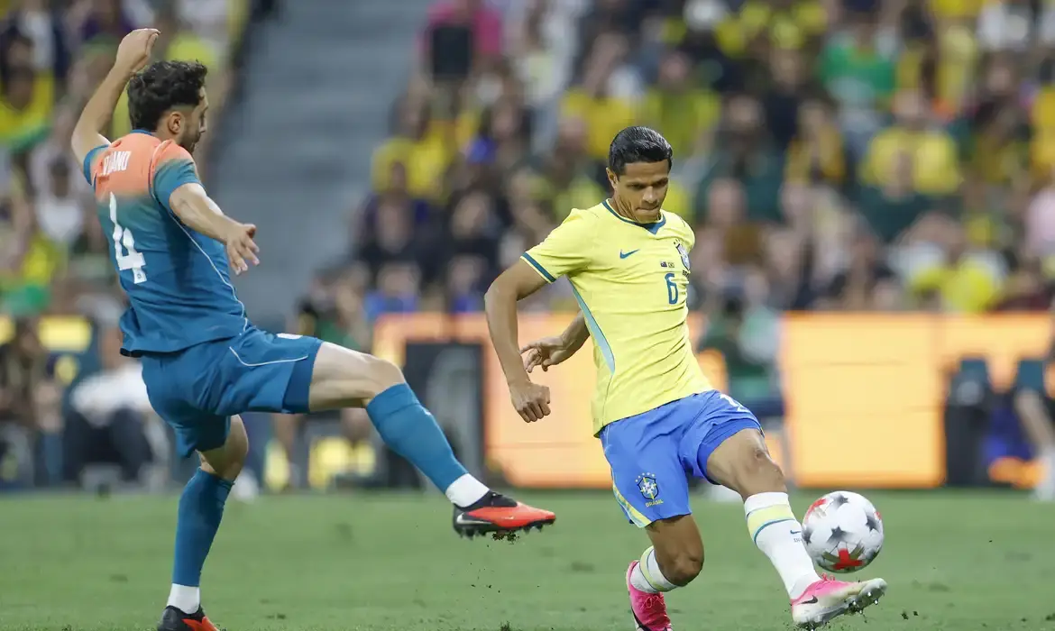 Brasil arranca empate no fim contra a Austrália, mas atuação deixa a desejar