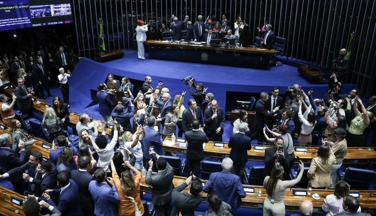 Senado aprova fim da escala 6x1 e redução da jornada semanal para 40 horas