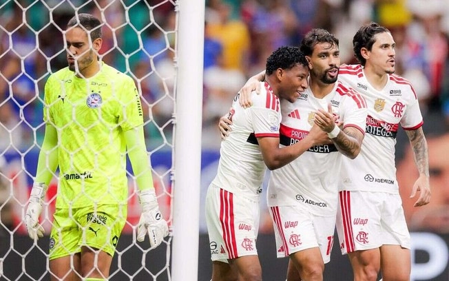 Flamengo vence o Bahia por 3 a 0 e reassume a liderança do Brasileirão