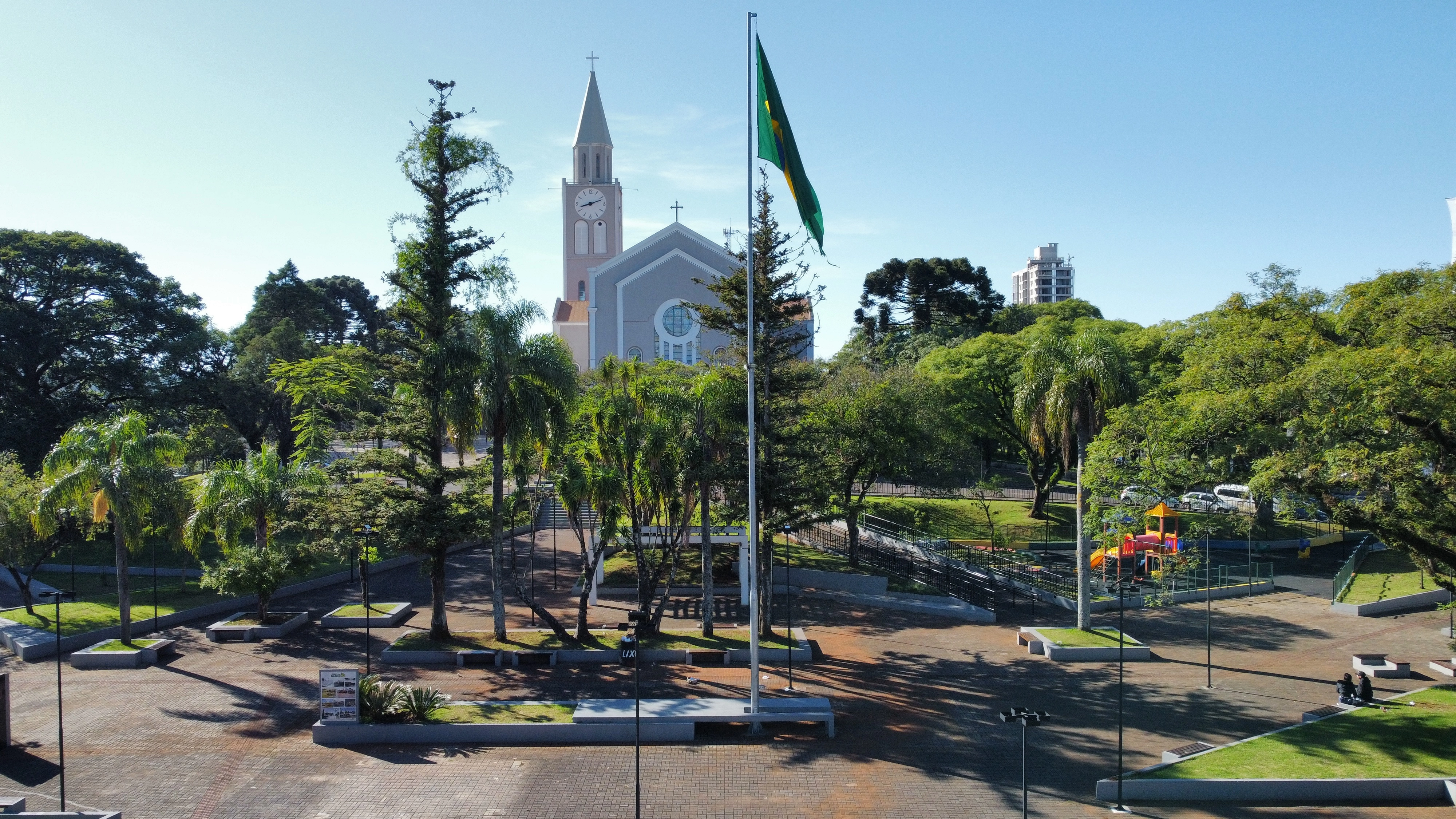 Terça-feira será de sol e calor, mas frente fria muda o tempo