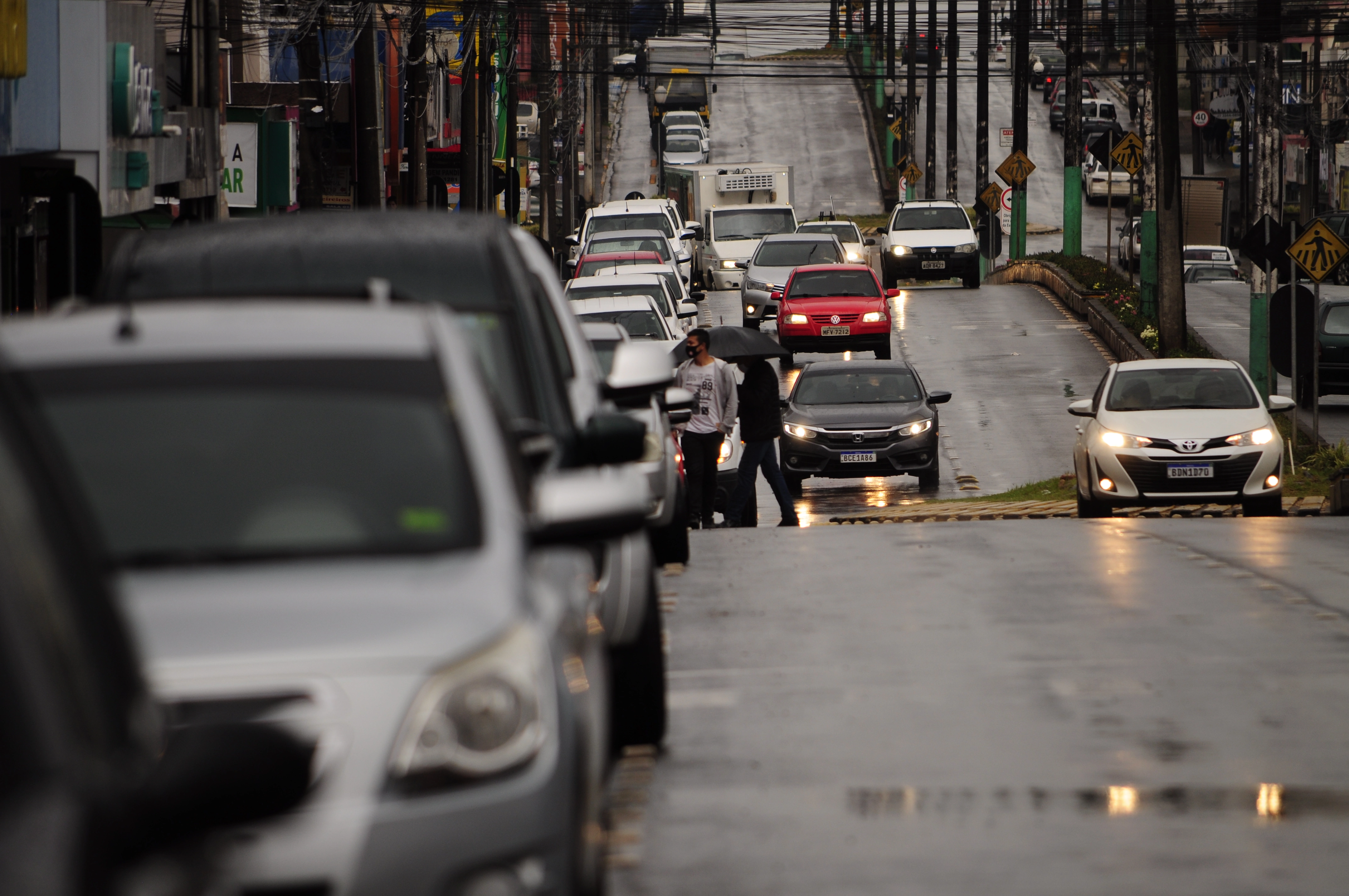 Pancadas de chuva e risco de temporais seguem nesta quinta-feira