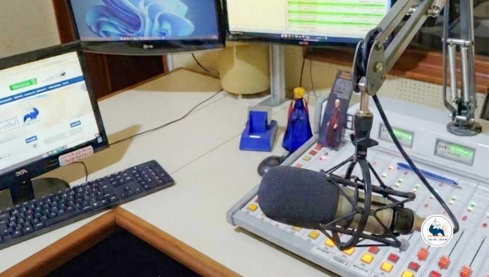 Rádio supera redes sociais em confiança de anúncios